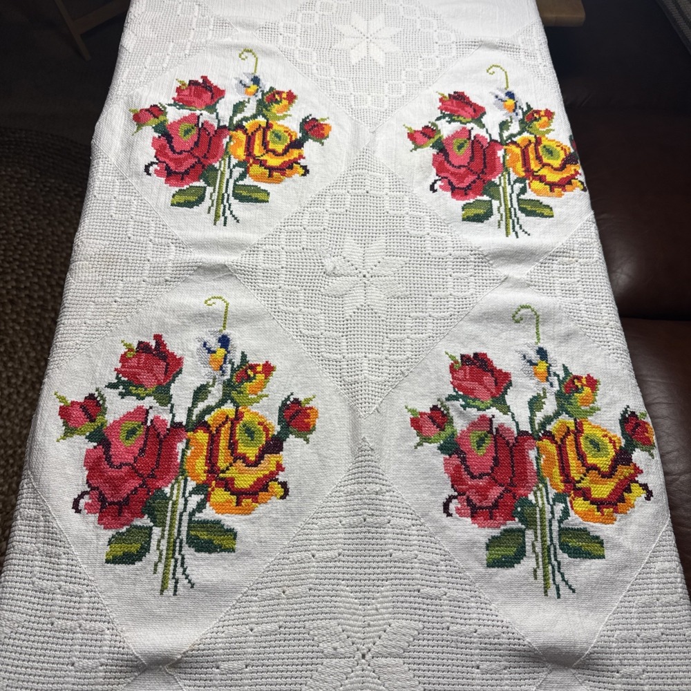 VTG White Cotton Flower Embroidery Decor Accent Dining Table Cloth 48X60"